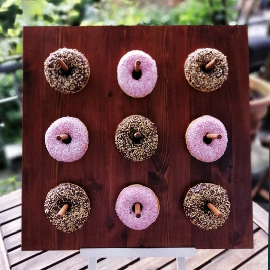 Donut Wall aus Holz für Hochzeit mieten