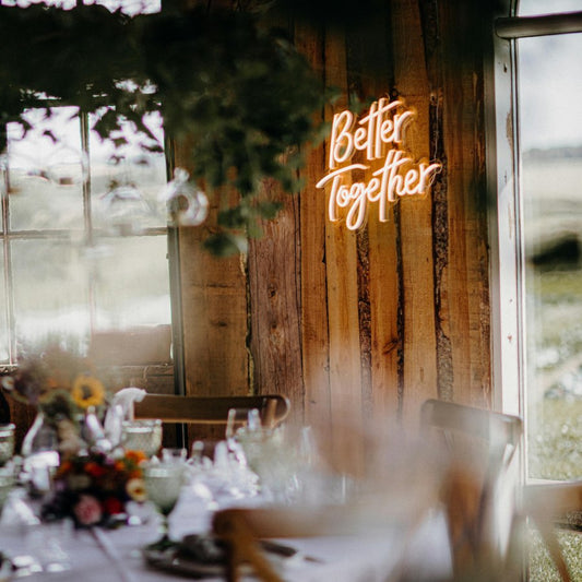 Neonleuchte Better Together für Hochzeit mieten